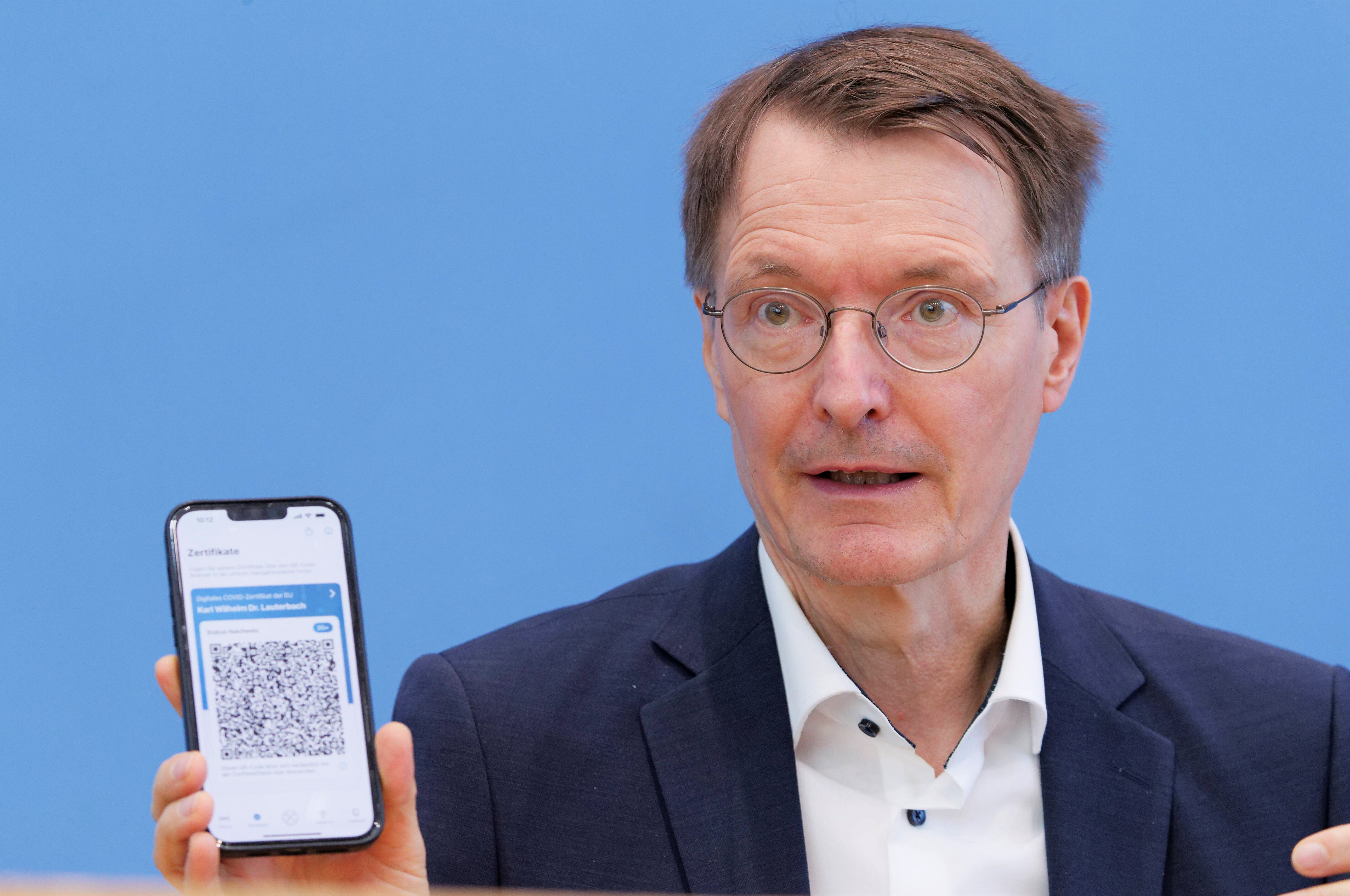 Gesundheitsminister Lauterbach sicher! Jetzt startet die Corona-Welle des Winters!