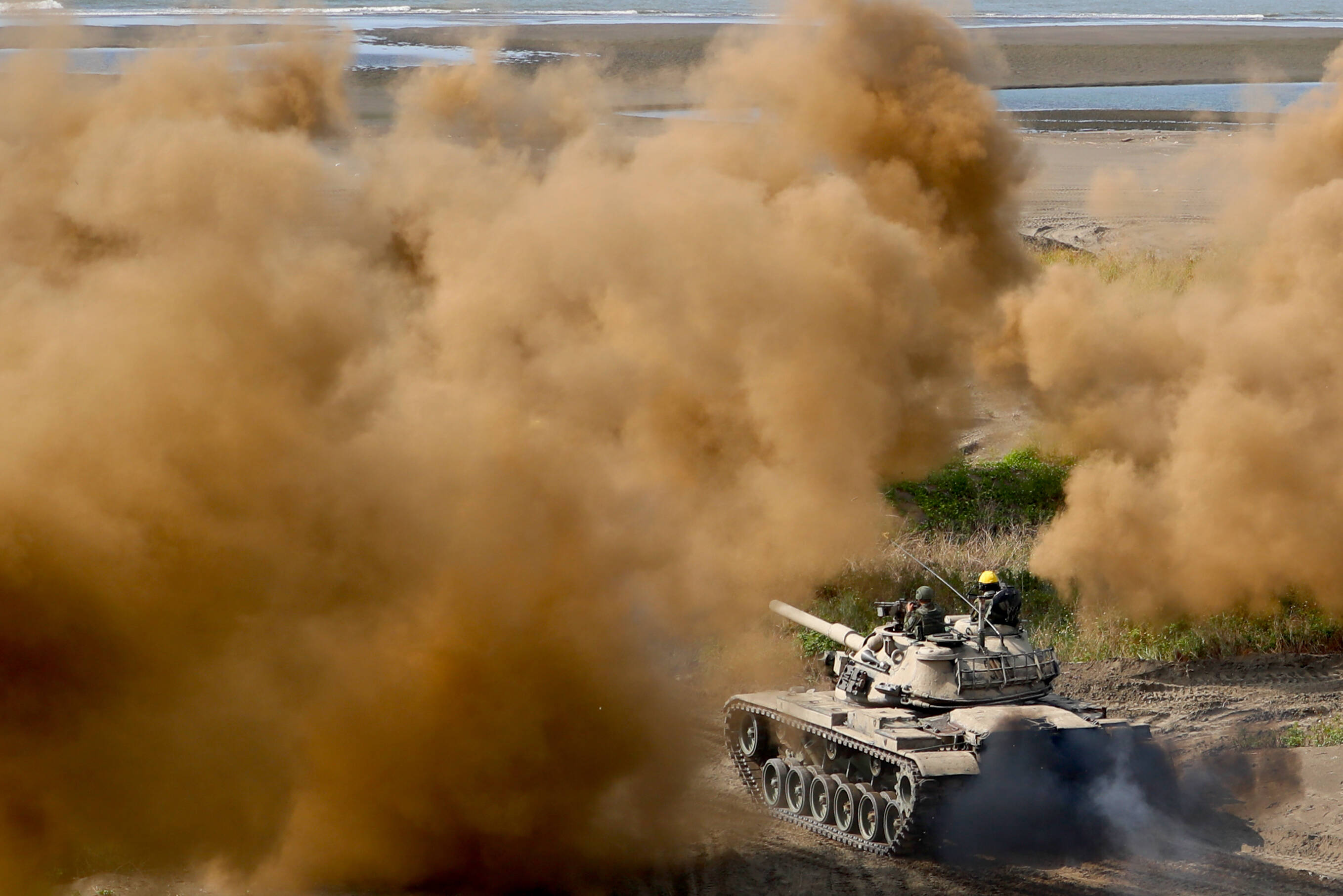 Jetzt schickt die USA Kampfpanzer nach Deutschland! Abrams-Panzer auf dem Weg nach Bayern!