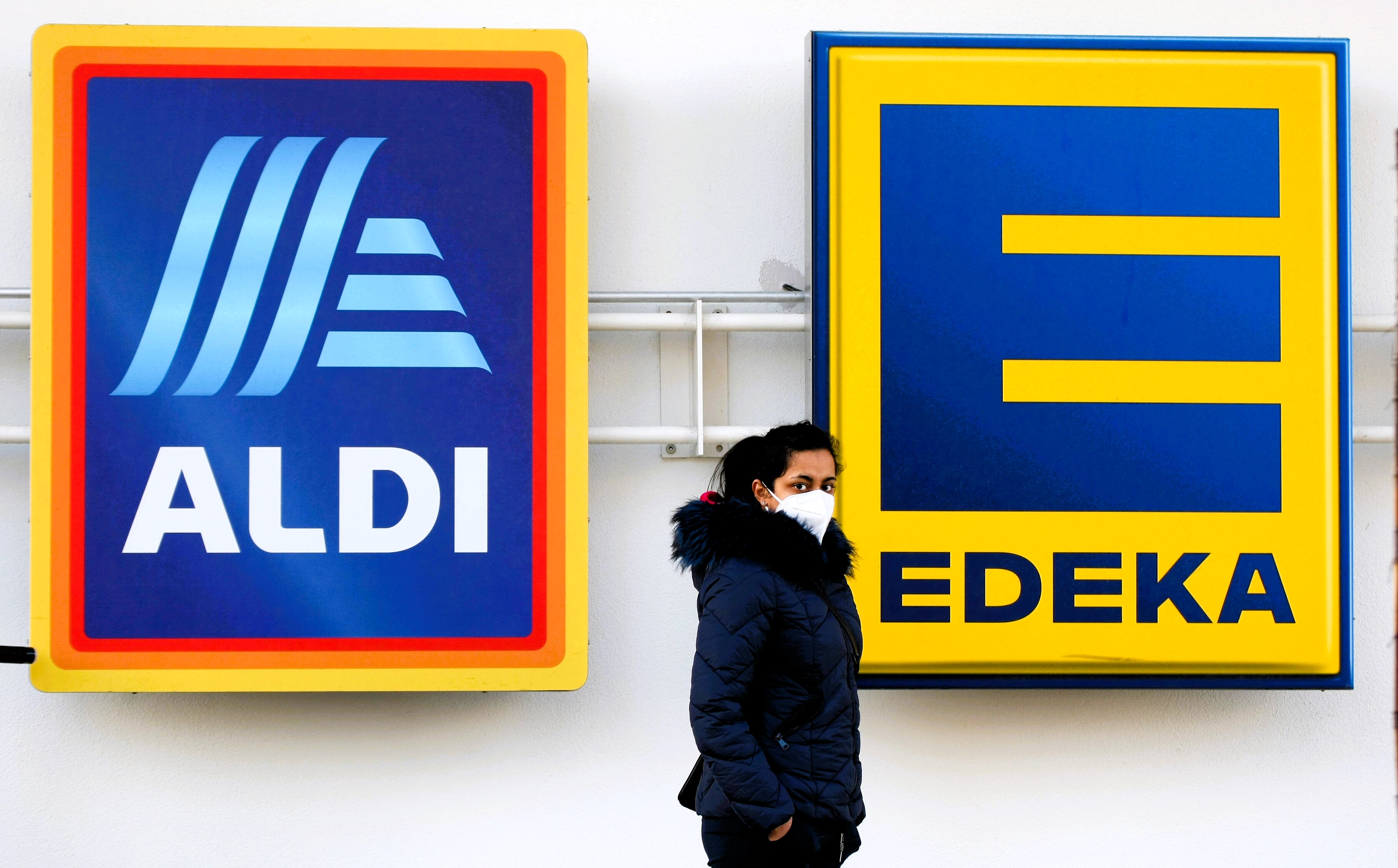 Preishammer bei Aldi vor Weihnachten:  Edeka und Rewe ziehen nach!