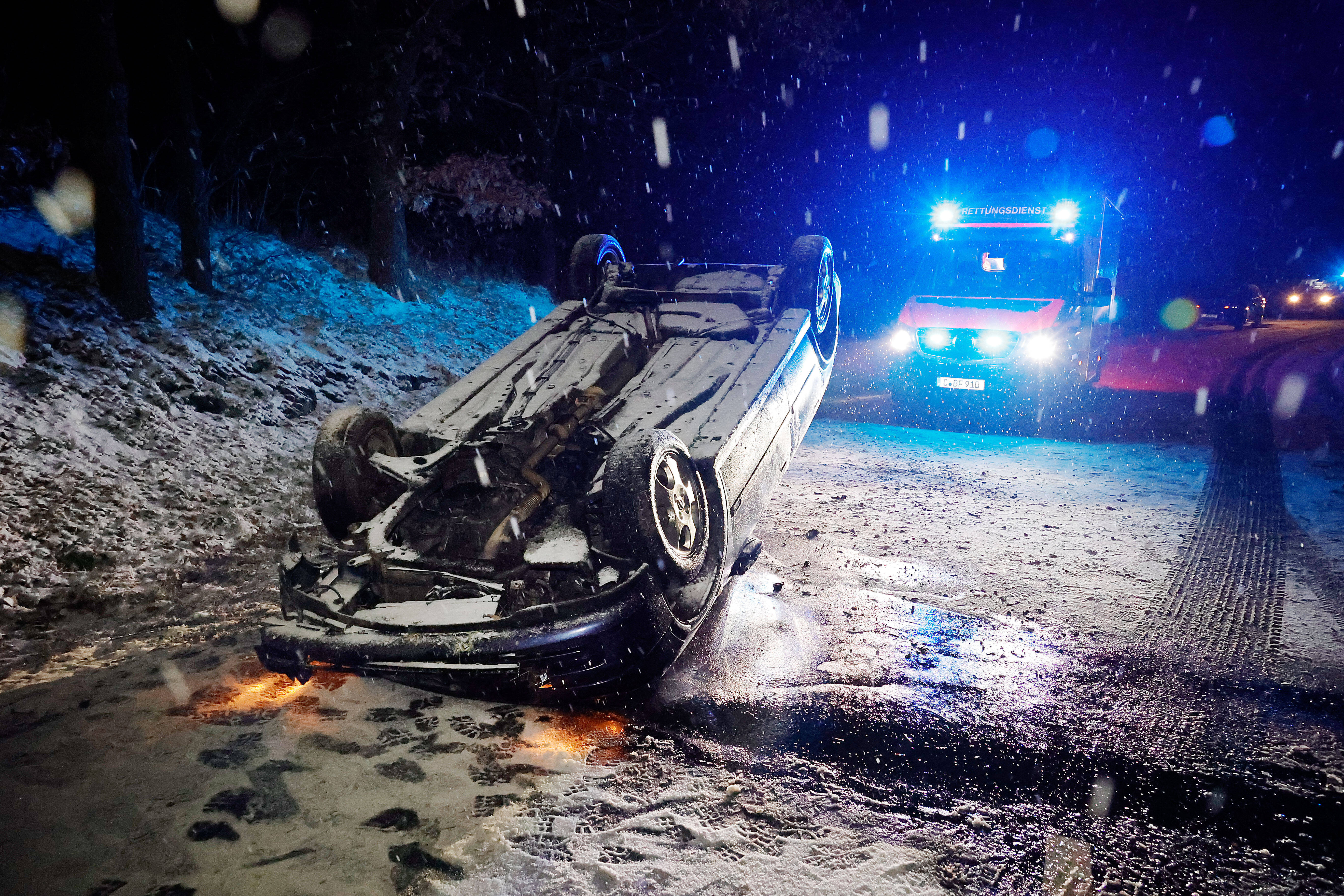 3 Menschen sterben bei Geisterfahrer Unfall auf der Autobahn - Chaos und Vollsperrung!