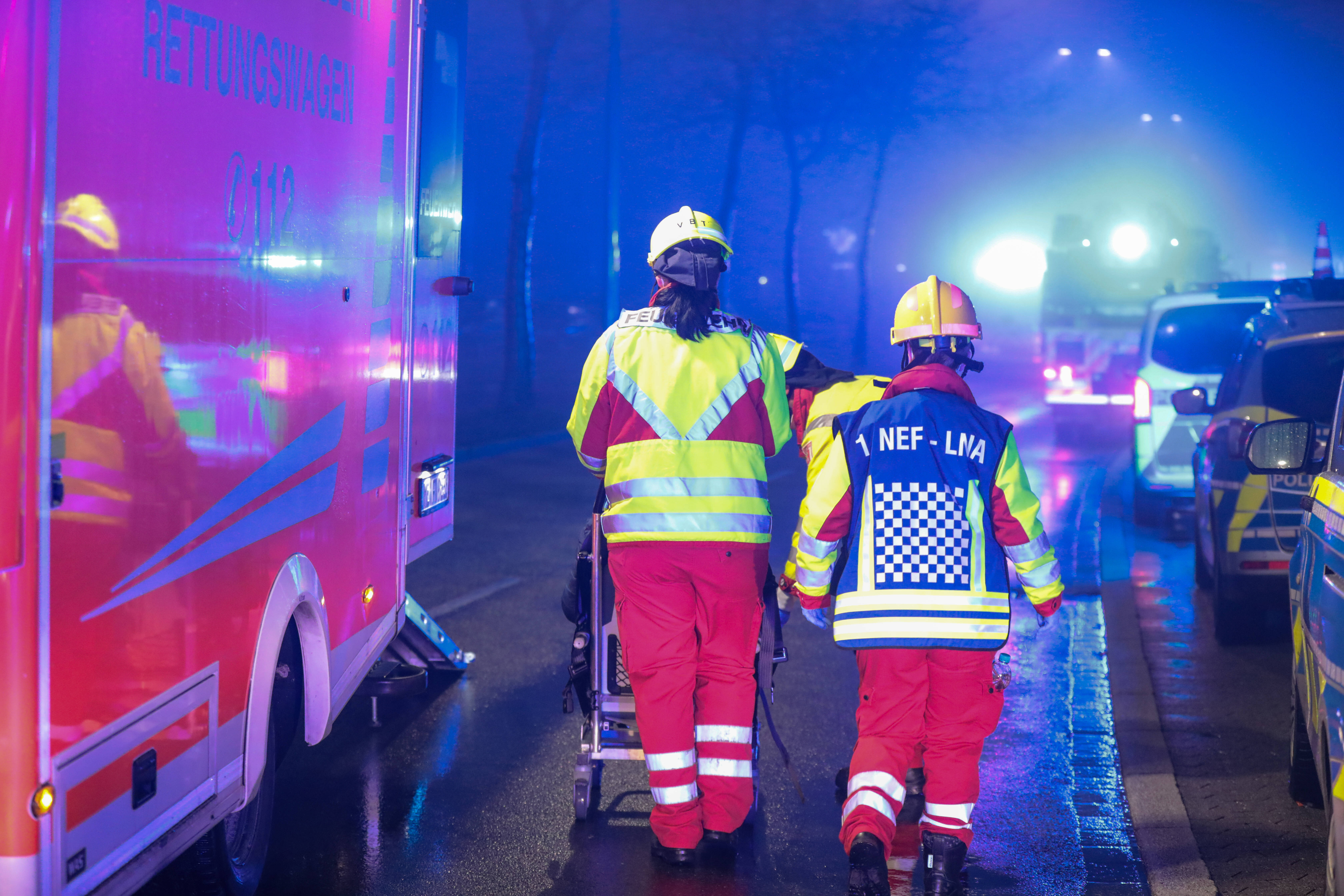 Cabrio überschlägt sich, kleiner Junge stirbt! Grausamer Unfall in Frankfurt - 8-jähriger Junge tot